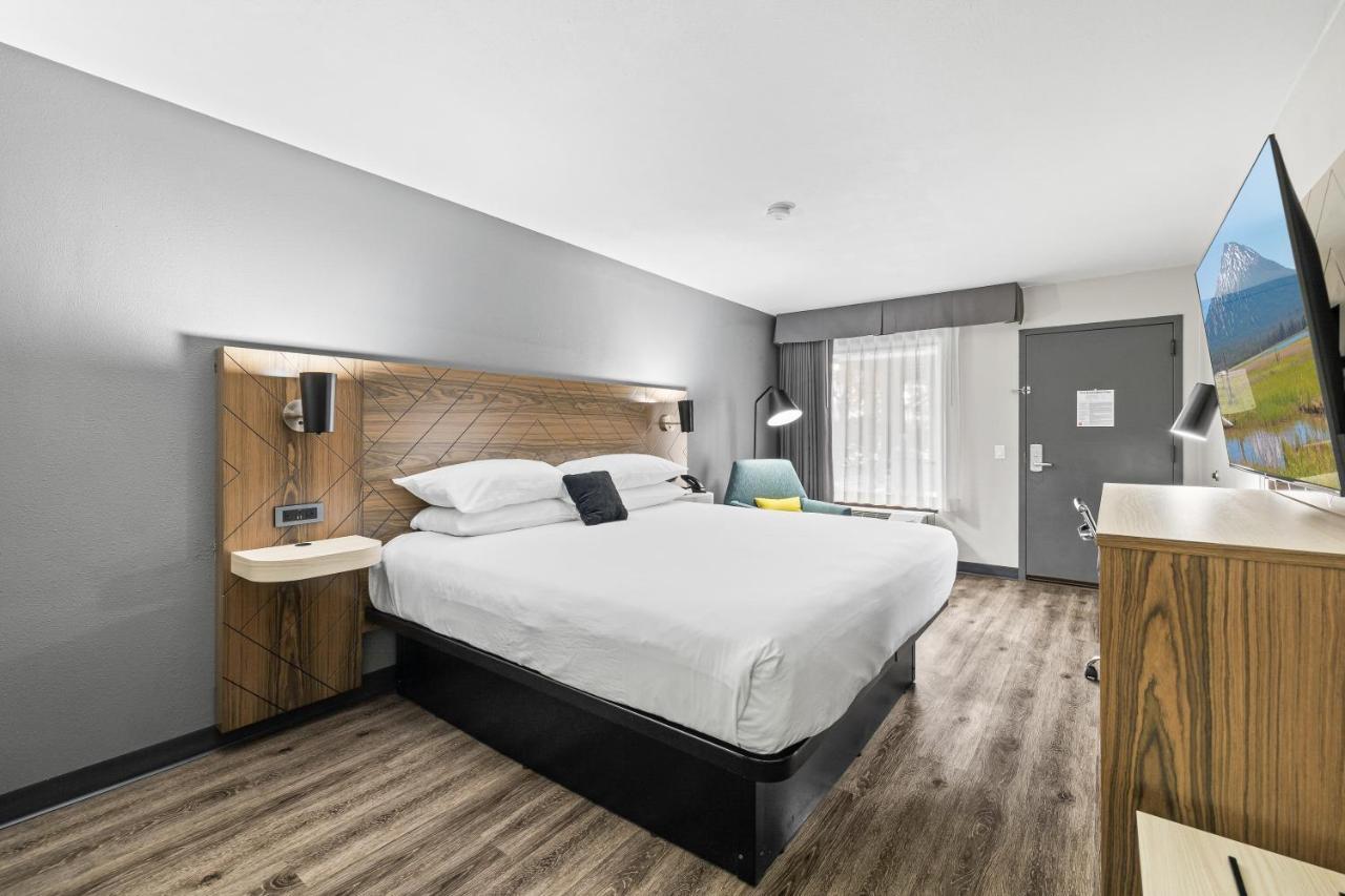 Red Lion Inn & Suites Deschutes River - Bend Buitenkant foto