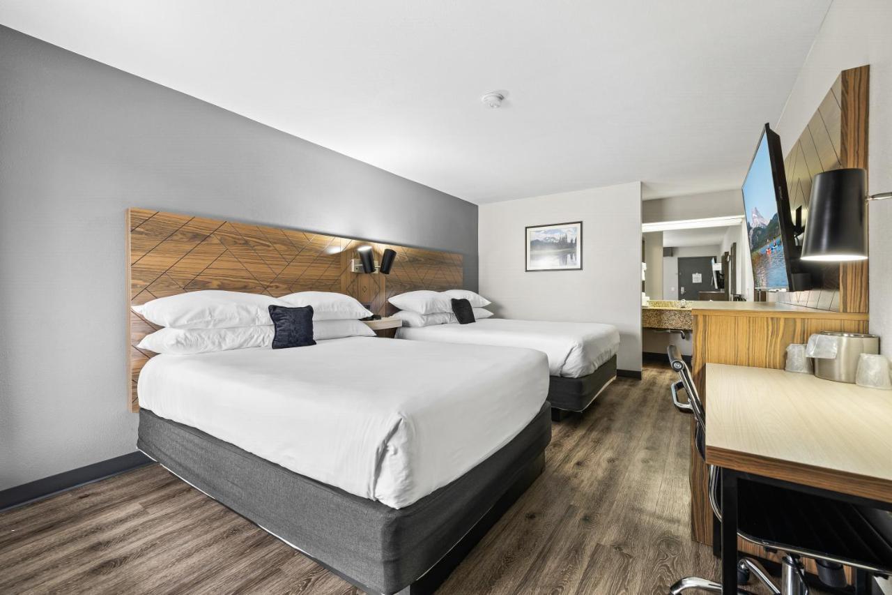 Red Lion Inn & Suites Deschutes River - Bend Buitenkant foto
