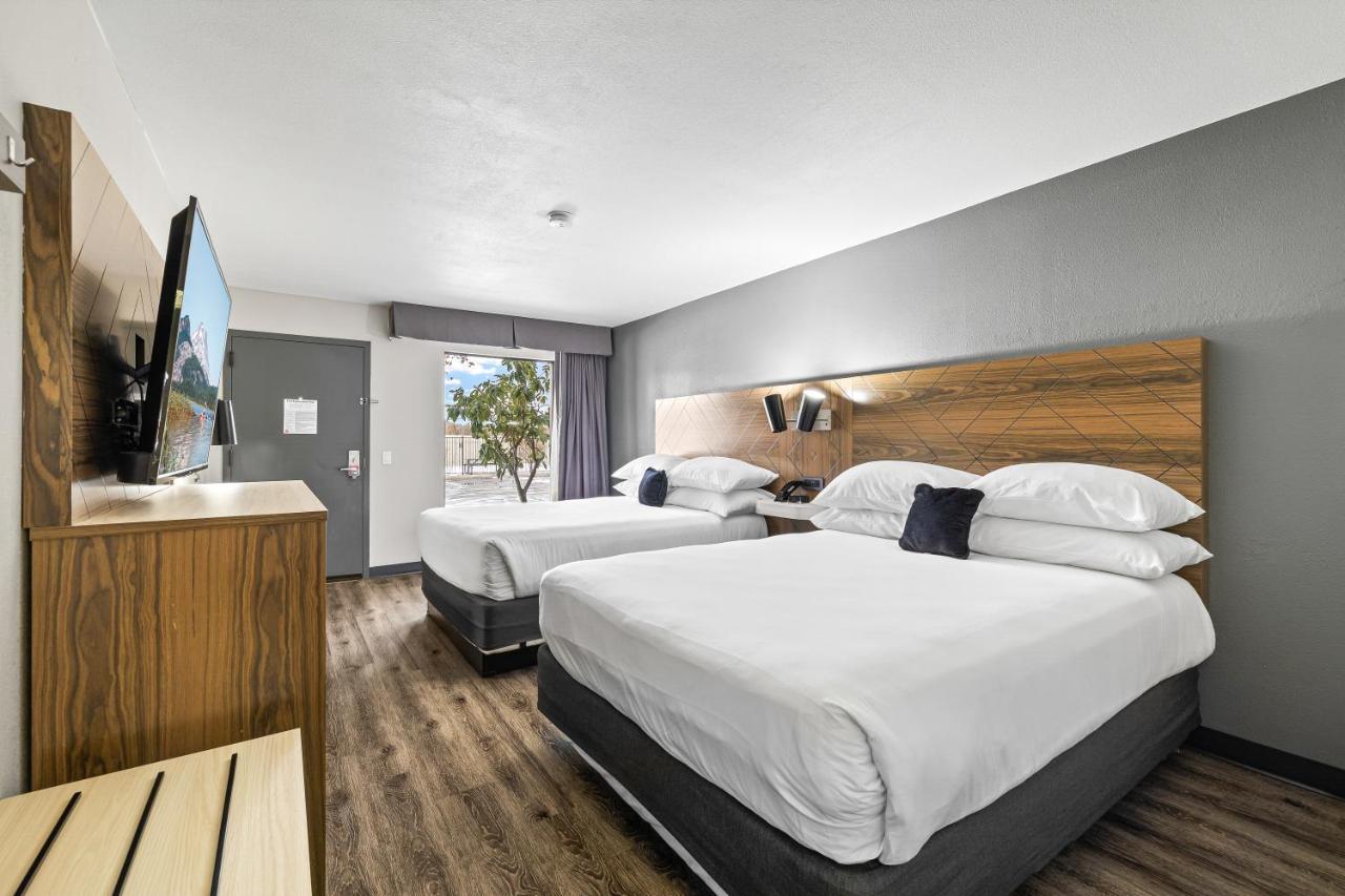 Red Lion Inn & Suites Deschutes River - Bend Buitenkant foto