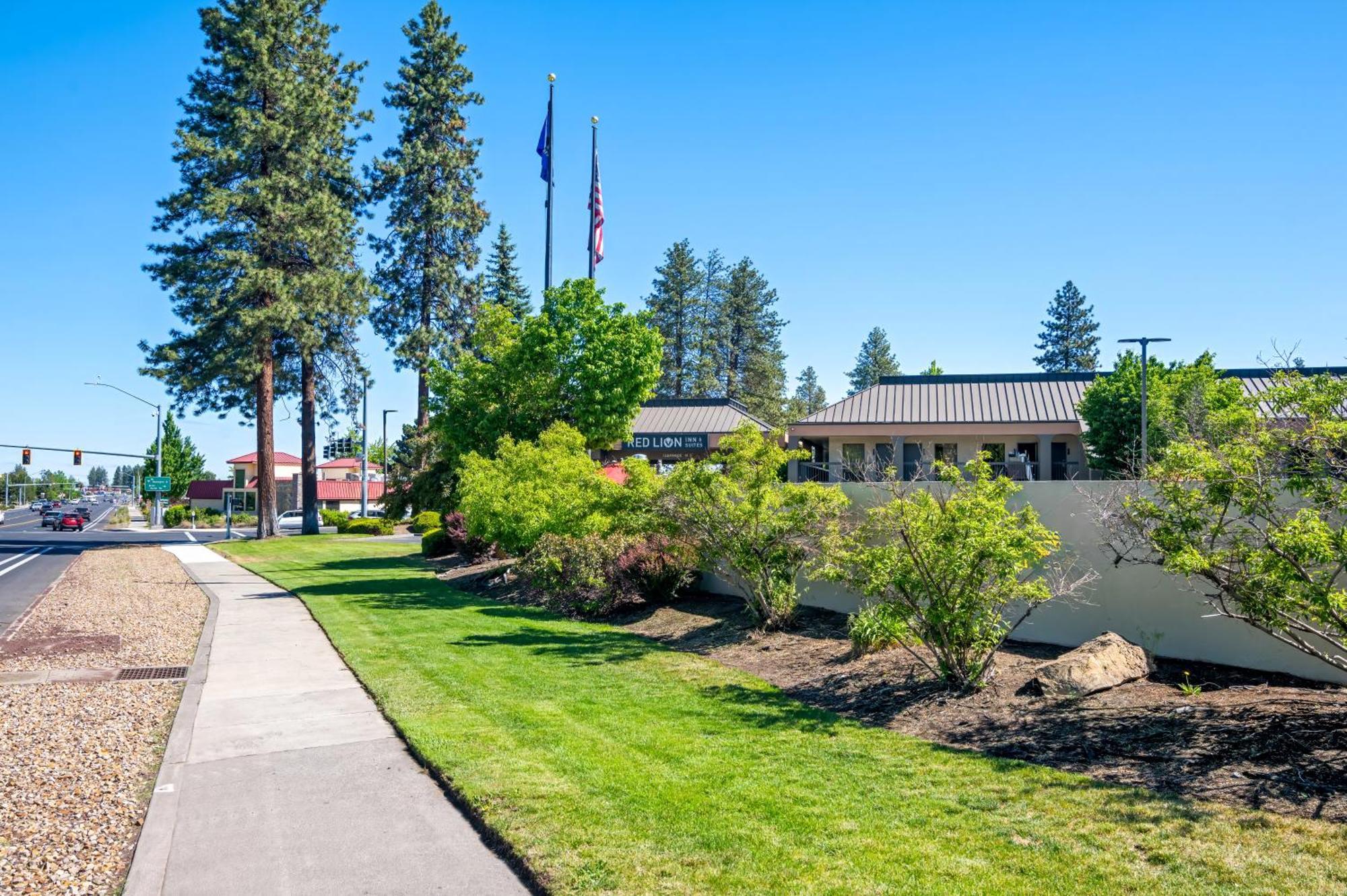 Red Lion Inn & Suites Deschutes River - Bend Buitenkant foto