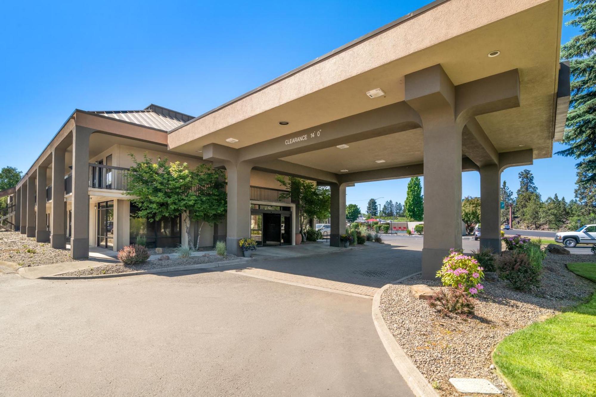 Red Lion Inn & Suites Deschutes River - Bend Buitenkant foto