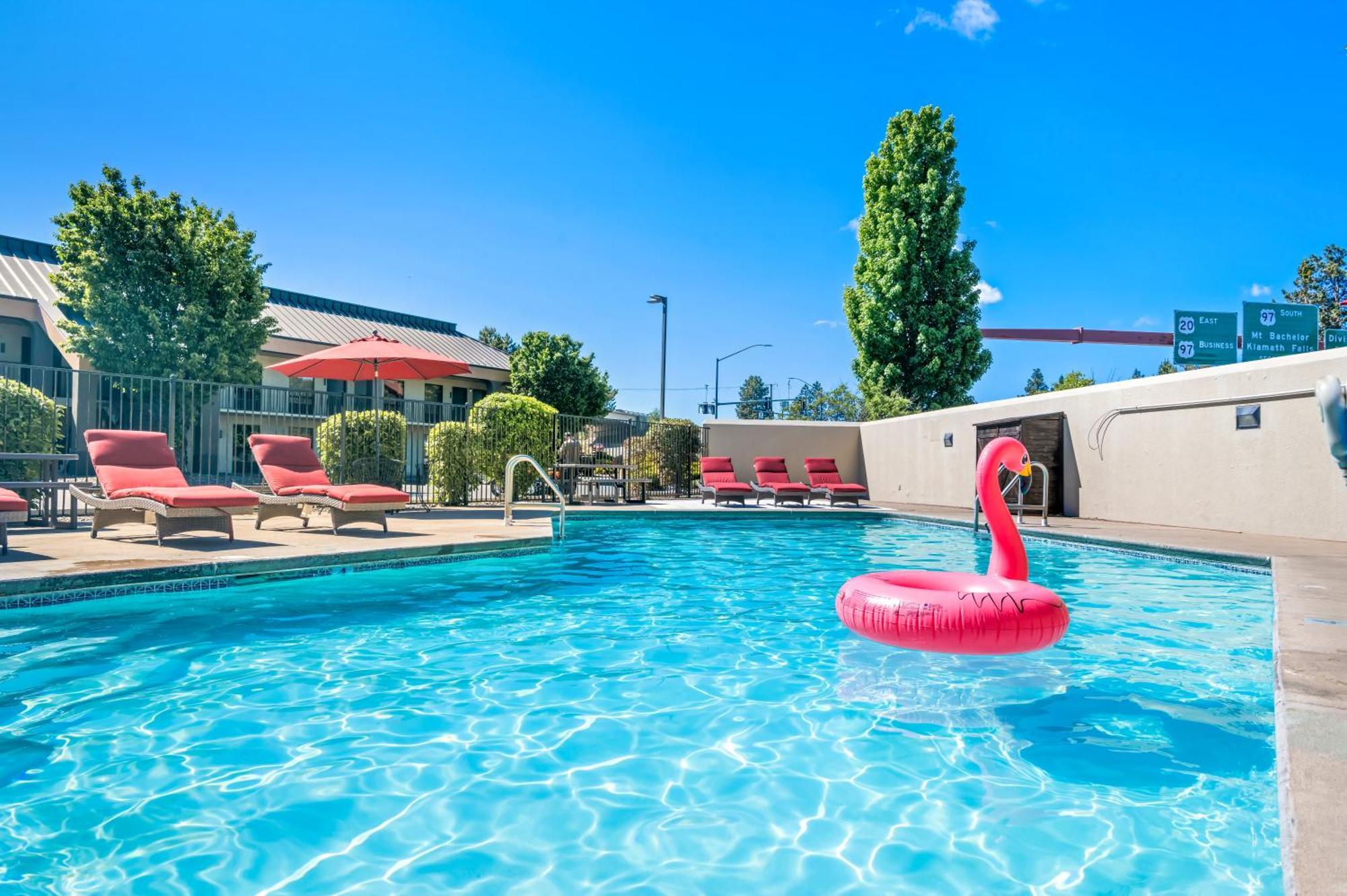 Red Lion Inn & Suites Deschutes River - Bend Buitenkant foto