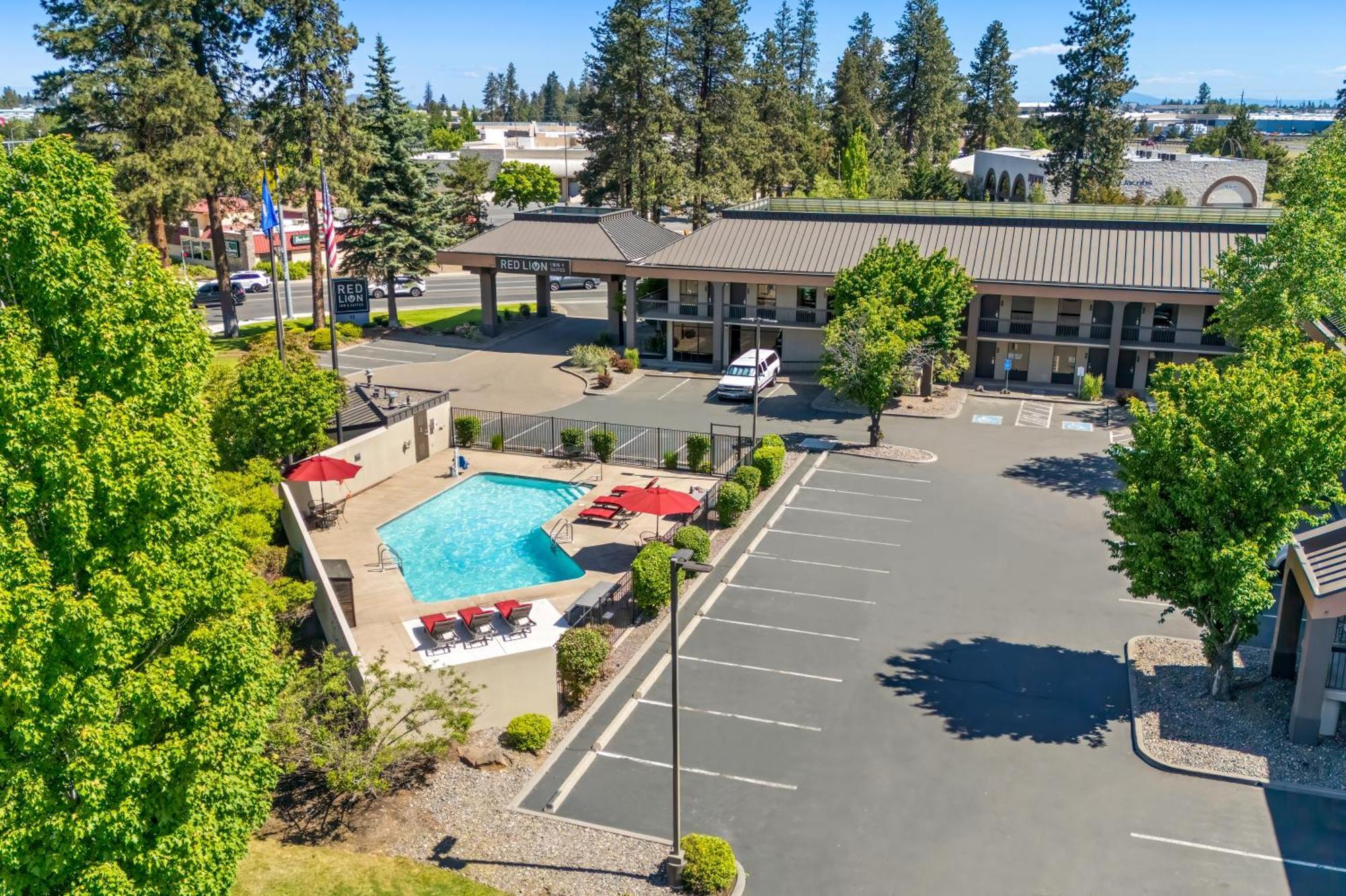 Red Lion Inn & Suites Deschutes River - Bend Buitenkant foto
