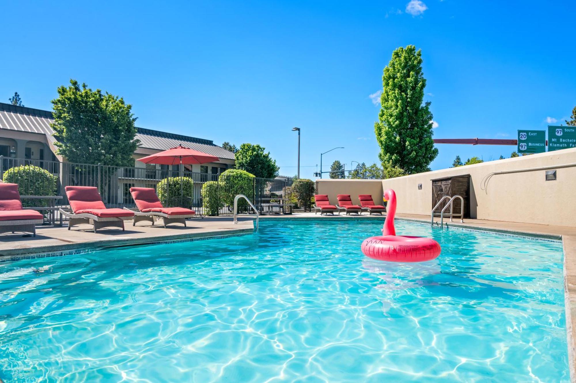 Red Lion Inn & Suites Deschutes River - Bend Buitenkant foto