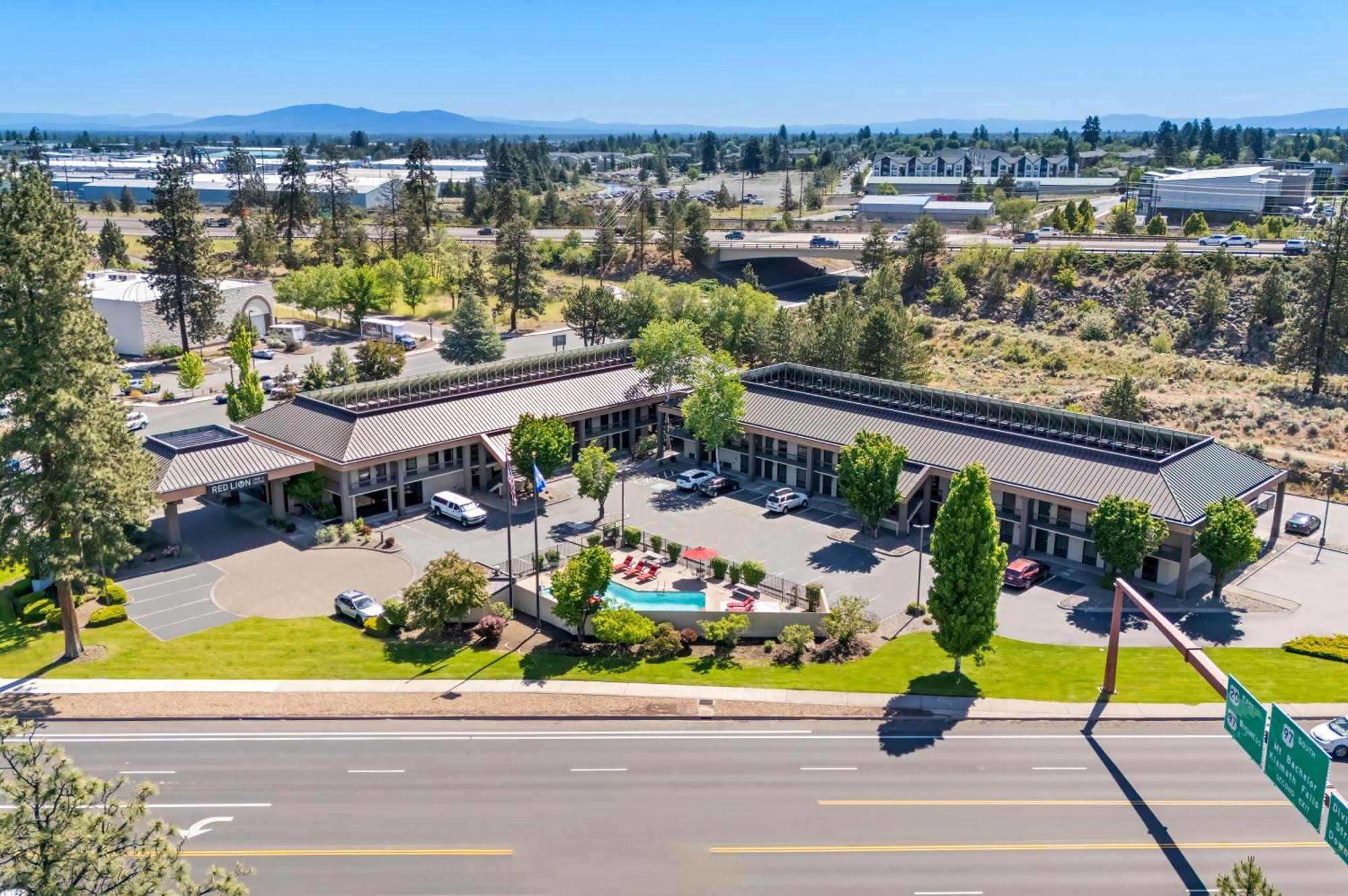 Red Lion Inn & Suites Deschutes River - Bend Buitenkant foto