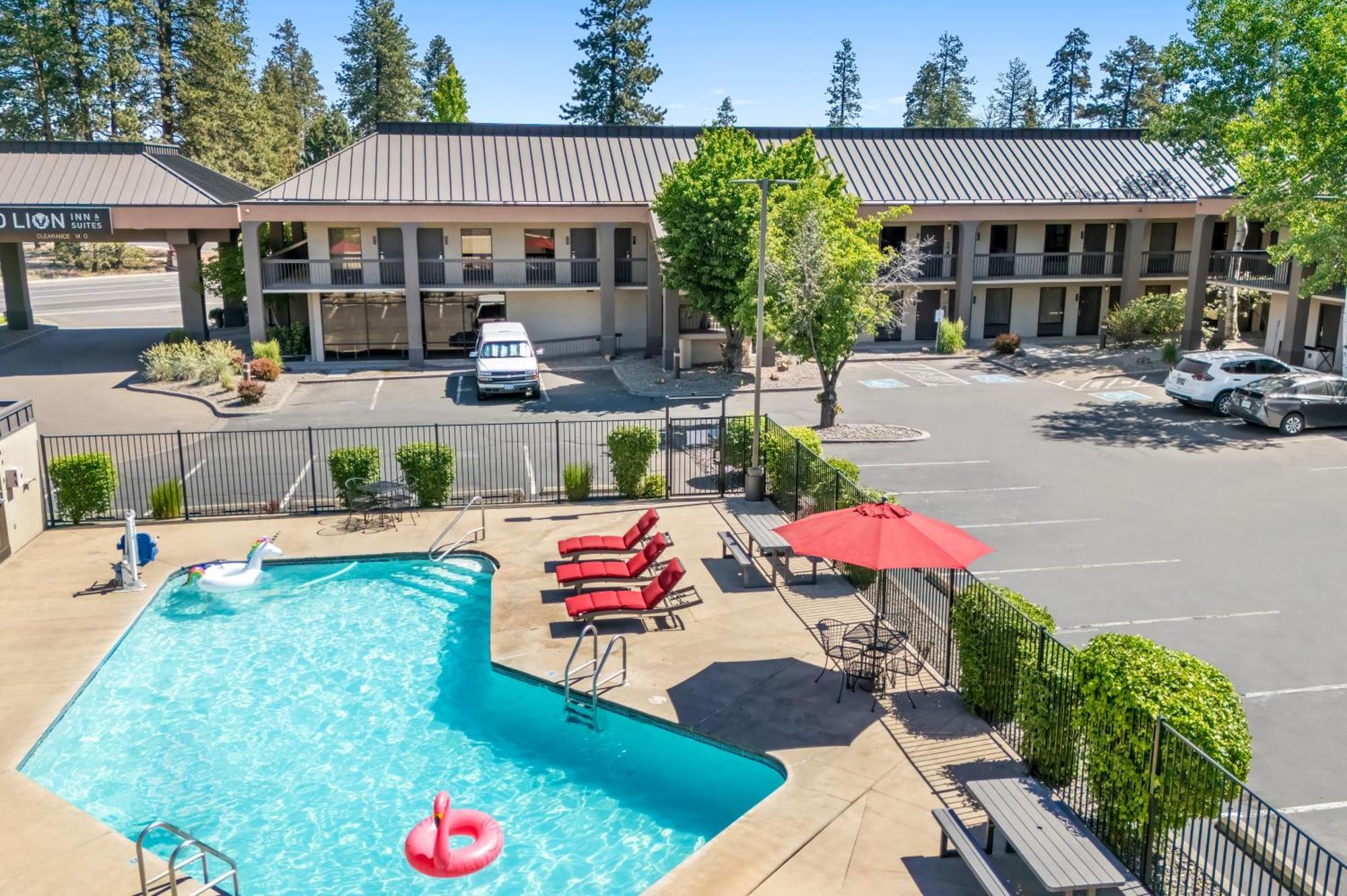 Red Lion Inn & Suites Deschutes River - Bend Buitenkant foto