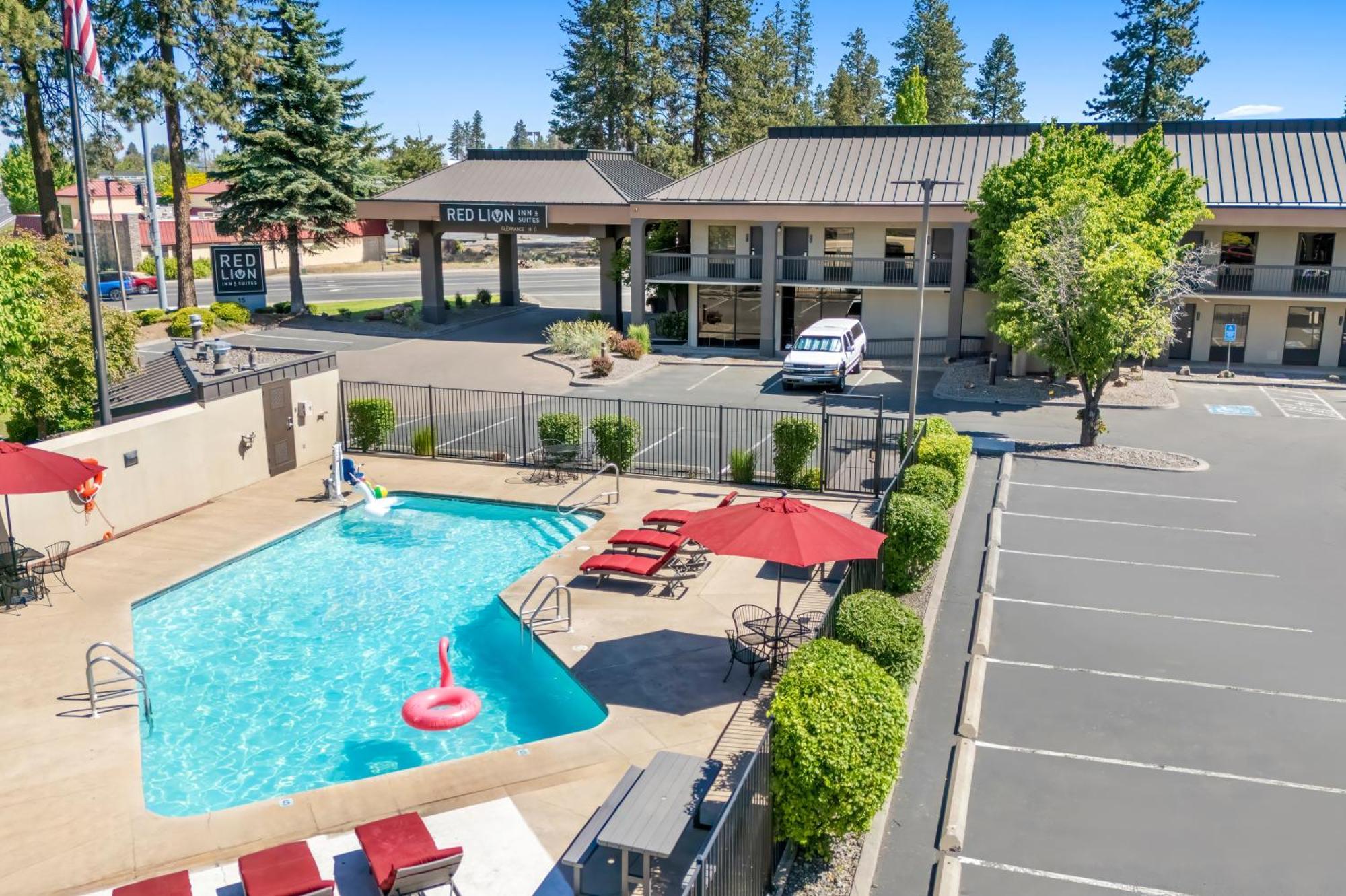 Red Lion Inn & Suites Deschutes River - Bend Buitenkant foto