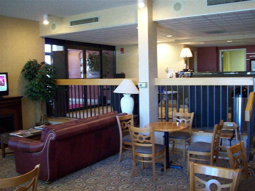 Red Lion Inn & Suites Deschutes River - Bend Buitenkant foto