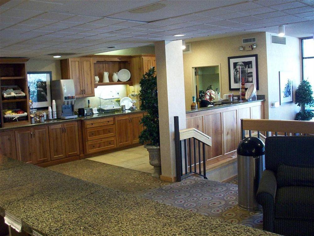 Red Lion Inn & Suites Deschutes River - Bend Buitenkant foto