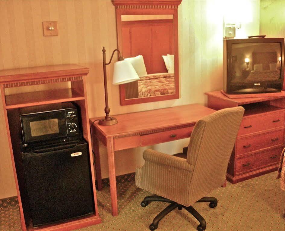 Red Lion Inn & Suites Deschutes River - Bend Buitenkant foto