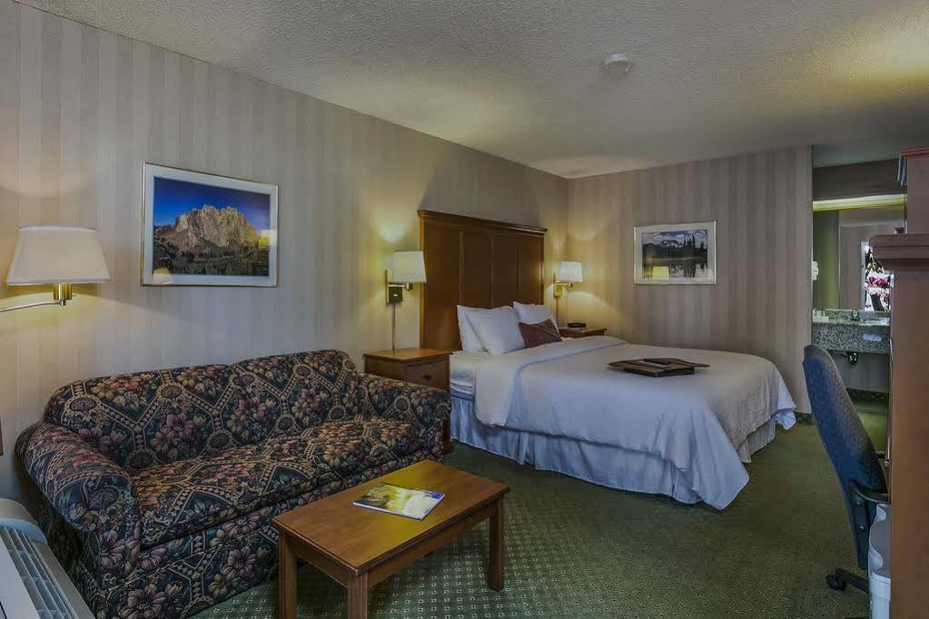 Red Lion Inn & Suites Deschutes River - Bend Buitenkant foto